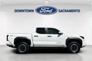 Toyota Tacoma 2025 4x4 SR5 4p Doble Cabina 5.0 ft SB