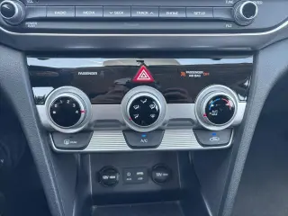 Hyundai ELANTRA 2019 SE Sedán 4p 6M