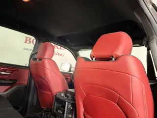 Ram 1500 2019 4x4 Rebel 4p Cabina Extendida 5.6 ft. SB Camioneta