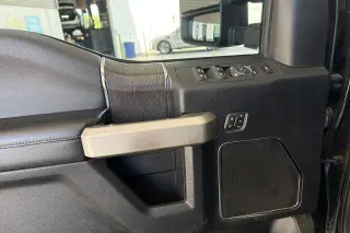 Ford F-250 Super Duty 2020 4x4 Lariat 4dr Crew Cab 6.8 ft. SB Camión