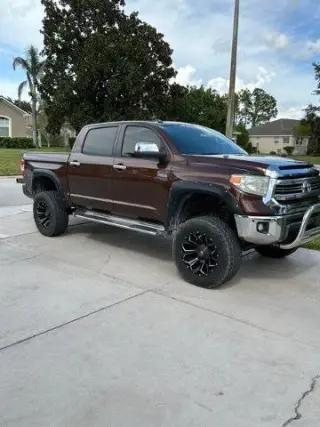 Toyota Tundra 2016 4x4 1794 Edición 4p. CrewMax Cabina Extendida Camioneta SB (5.7L V8 FFV)