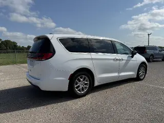 Chrysler Pacifica 2024 Touring L 4p Minivan