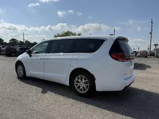 Chrysler Pacifica 2024 Touring L 4p Minivan