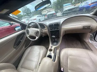 Ford Mustang 2002 Deluxe 2dr Convertible