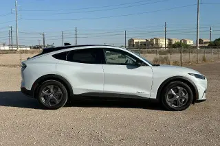 Ford Mustang Mach-E 2023 Select SUV 4p
