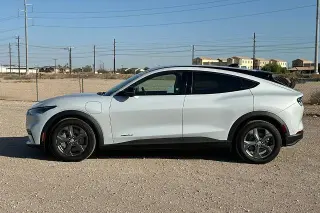 Ford Mustang Mach-E 2023 Select SUV 4p