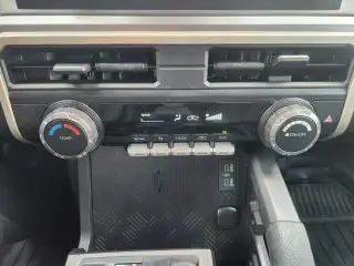 Toyota Tacoma 2024 4x2 SR5 4p Doble Cabina 5.0 ft CB