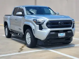 Toyota Tacoma 2024 4x2 SR5 4p Doble Cabina 5.0 ft CB
