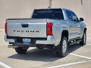 Toyota Tacoma 2024 4x2 SR5 4p Doble Cabina 5.0 ft CB