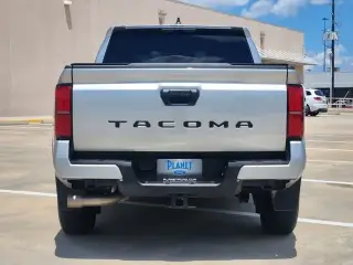 Toyota Tacoma 2024 4x2 SR5 4p Doble Cabina 5.0 ft CB
