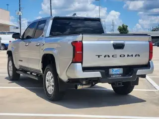 Toyota Tacoma 2024 4x2 SR5 4p Doble Cabina 5.0 ft CB