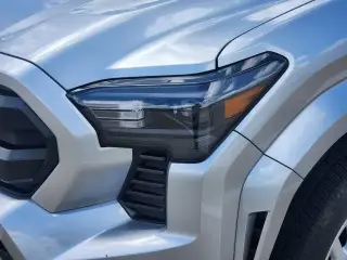 Toyota Tacoma 2024 4x2 SR5 4p Doble Cabina 5.0 ft CB