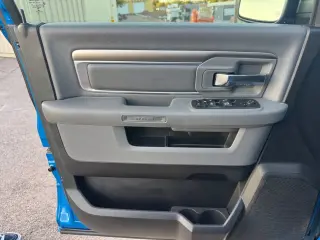Ram 1500 Clásico 2020 4x2 SLT 4p Camioneta Quad Cab 6.3 pies de caja larga