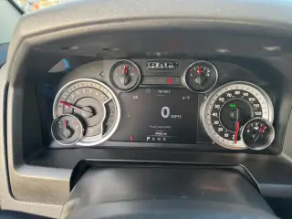 Ram 1500 Clásico 2020 4x2 SLT 4p Camioneta Quad Cab 6.3 pies de caja larga