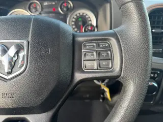 Ram 1500 Clásico 2020 4x2 SLT 4p Camioneta Quad Cab 6.3 pies de caja larga