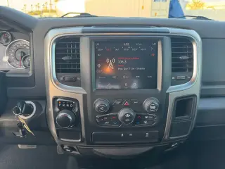 Ram 1500 Clásico 2020 4x2 SLT 4p Camioneta Quad Cab 6.3 pies de caja larga