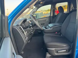 Ram 1500 Clásico 2020 4x2 SLT 4p Camioneta Quad Cab 6.3 pies de caja larga