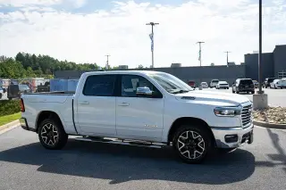 Ram 1500 2025 4x4 Laramie 4p Crew Cab 5.6 ft. SB Camioneta
