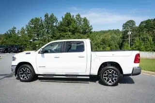 Ram 1500 2025 4x4 Laramie 4p Crew Cab 5.6 ft. SB Camioneta