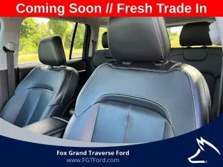 Jeep Grand Cherokee 2022 4x4 Limited 4p SUV (versión de mitad de año)