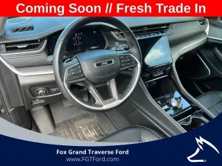 Jeep Grand Cherokee 2022 4x4 Limited 4p SUV (versión de mitad de año)