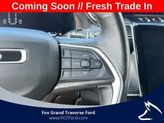 Jeep Grand Cherokee 2022 4x4 Limited 4p SUV (versión de mitad de año)