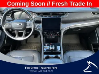 Jeep Grand Cherokee 2022 4x4 Limited 4p SUV (versión de mitad de año)