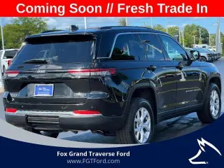 Jeep Grand Cherokee 2022 4x4 Limited 4p SUV (versión de mitad de año)