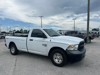Ram 1500 Classic 2023 4x2 Tradesman 2p Cabina Regular 8 ft. LB Pickup