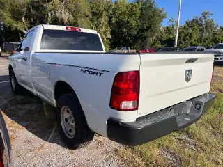 Ram 1500 Classic 2023 4x2 Tradesman 2p Cabina Regular 8 ft. LB Pickup