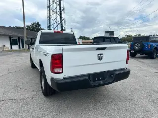 Ram 1500 Classic 2023 4x2 Tradesman 2p Cabina Regular 8 ft. LB Pickup
