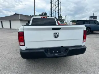 Ram 1500 Classic 2023 4x2 Tradesman 2p Cabina Regular 8 ft. LB Pickup