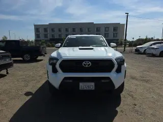 Toyota Tacoma 2024 4x4 TRD Sport 4p Doble Cab 5.0 ft CB 8A