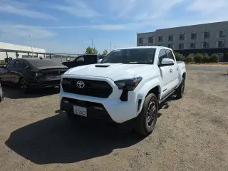 Toyota Tacoma 2024 4x4 TRD Sport 4p Doble Cab 5.0 ft CB 8A