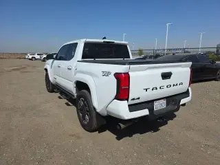 Toyota Tacoma 2024 4x4 TRD Sport 4p Doble Cab 5.0 ft CB 8A