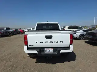 Toyota Tacoma 2024 4x4 TRD Sport 4p Doble Cab 5.0 ft CB 8A