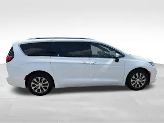 Chrysler Pacifica Plug-In Hybrid 2026 Pinnacle 4dr Mini-Van