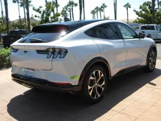 Ford Mustang Mach-E 2022 Premium 4p SUV