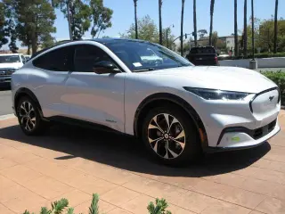 Ford Mustang Mach-E 2022 Premium 4p SUV