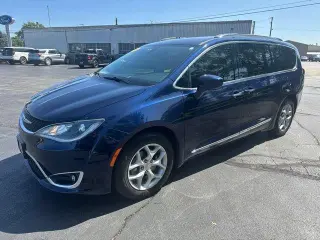Chrysler Pacifica 2018 Touring L Plus Minivan 4p