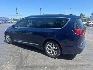 Chrysler Pacifica 2018 Touring L Plus Minivan 4p