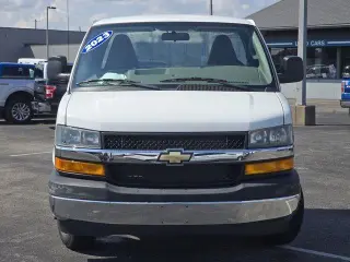 Chevrolet Express 2023 4500 2p 159 in. PB Chasis de Montura