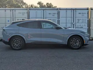 Ford Mustang Mach-E 2025 Premium 4p SUV
