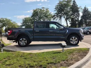 Ford F-150 2021 4x4 Platinum 4p SuperCrew 5.5 ft. SB