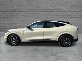 Ford Mustang Mach-E 2025 Premium 4p SUV