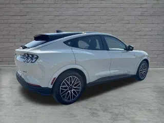 Ford Mustang Mach-E 2025 Premium 4p SUV