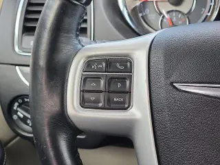 Chrysler Town and Country 2016 Limited Platinum 4dr Mini-Van