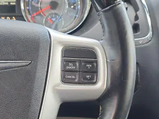 Chrysler Town and Country 2016 Limited Platinum 4dr Mini-Van