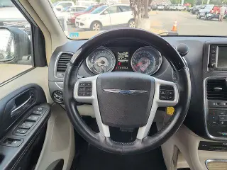 Chrysler Town and Country 2016 Limited Platinum 4dr Mini-Van