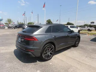 Audi Q8 2021 tracción en todas las ruedas quattro Premium Plus 55 TFSI SUV 4p.